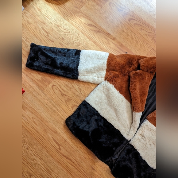 Tri-Color fuzzy blazer - Picture 2 of 6